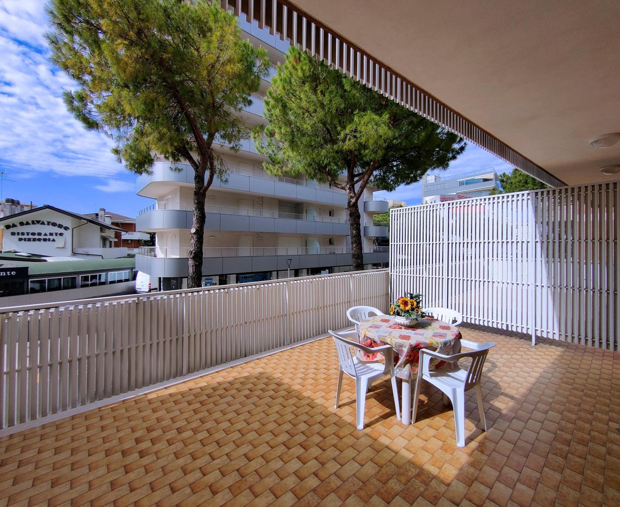 Casa Bivi - Apartments With 1 And 2 Bedrooms - Click Here For More Availabilities Lignano Sabbiadoro Extérieur photo